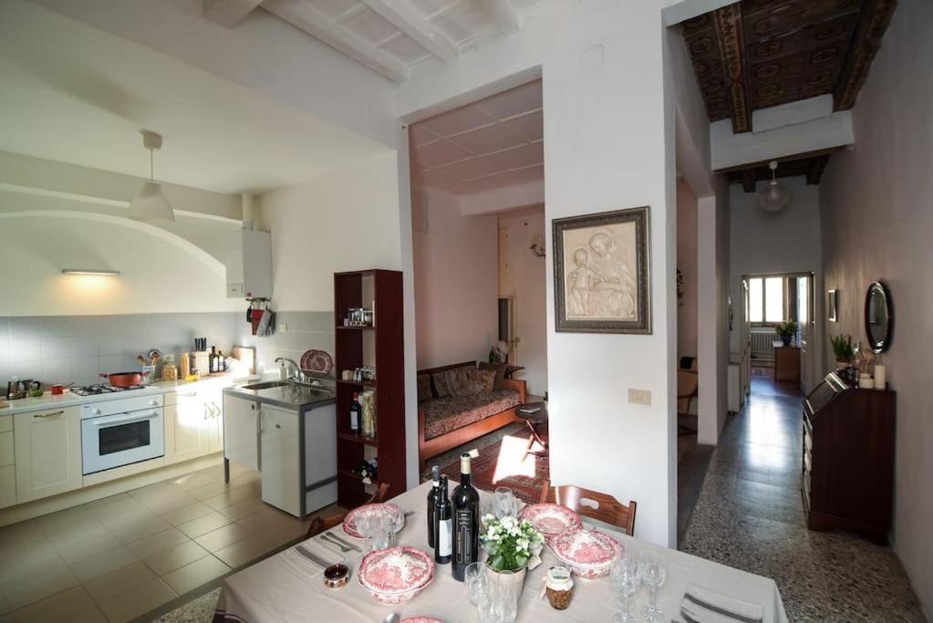 Cozy Apartment With Private Garden - City Center - ฟลอเรนซ์ ภายนอก รูปภาพ