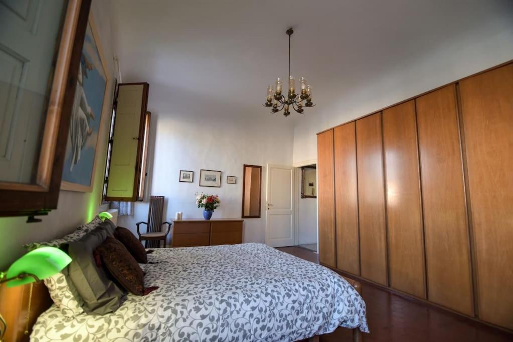 Cozy Apartment With Private Garden - City Center - ฟลอเรนซ์ ภายนอก รูปภาพ